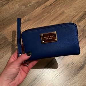 Michael Kors est 1981 wristlet